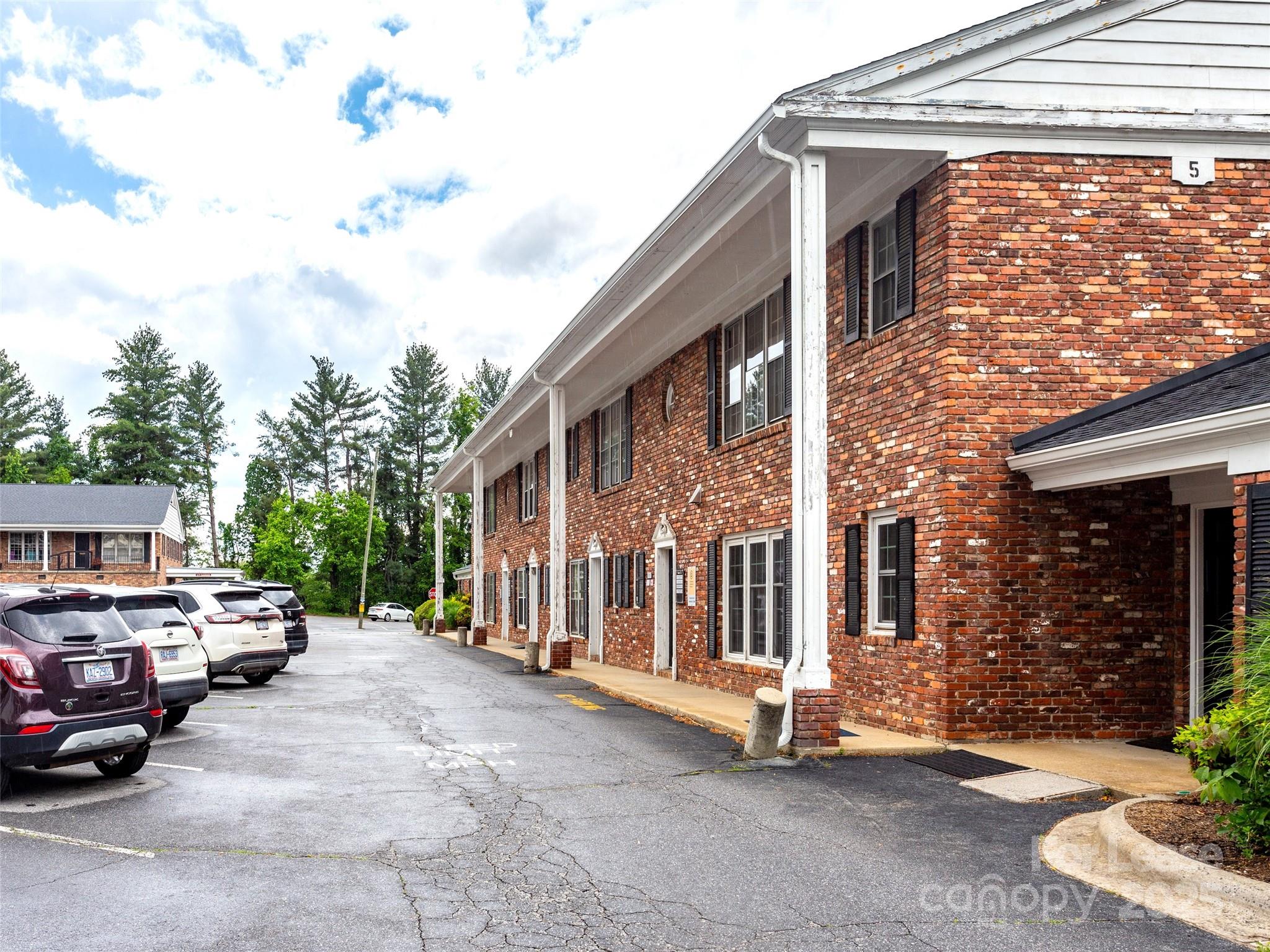 5 Doctors Park I2 (512) Property Photo 1