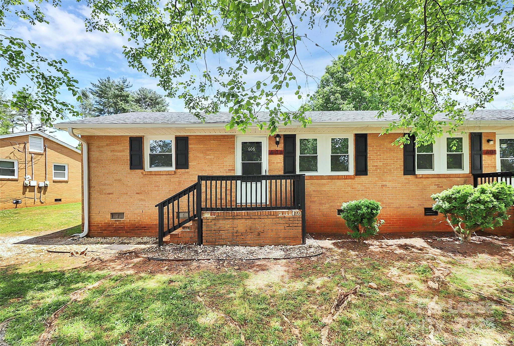 606 Temple Street Property Photo