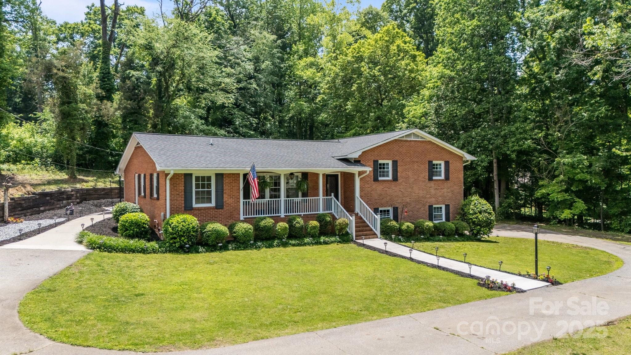 2076 Junction Road Property Photo