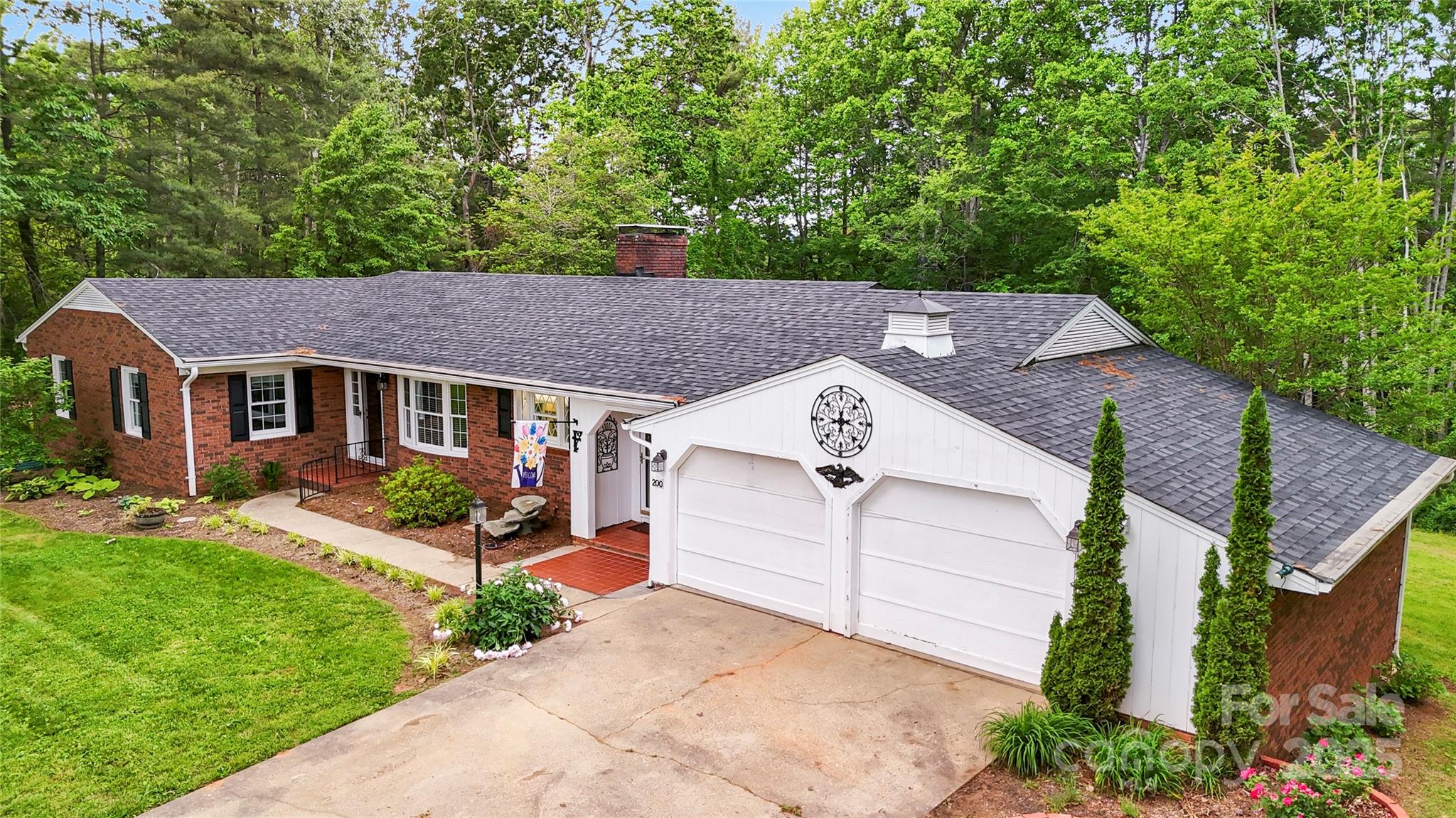 200 Woodside Drive Property Photo