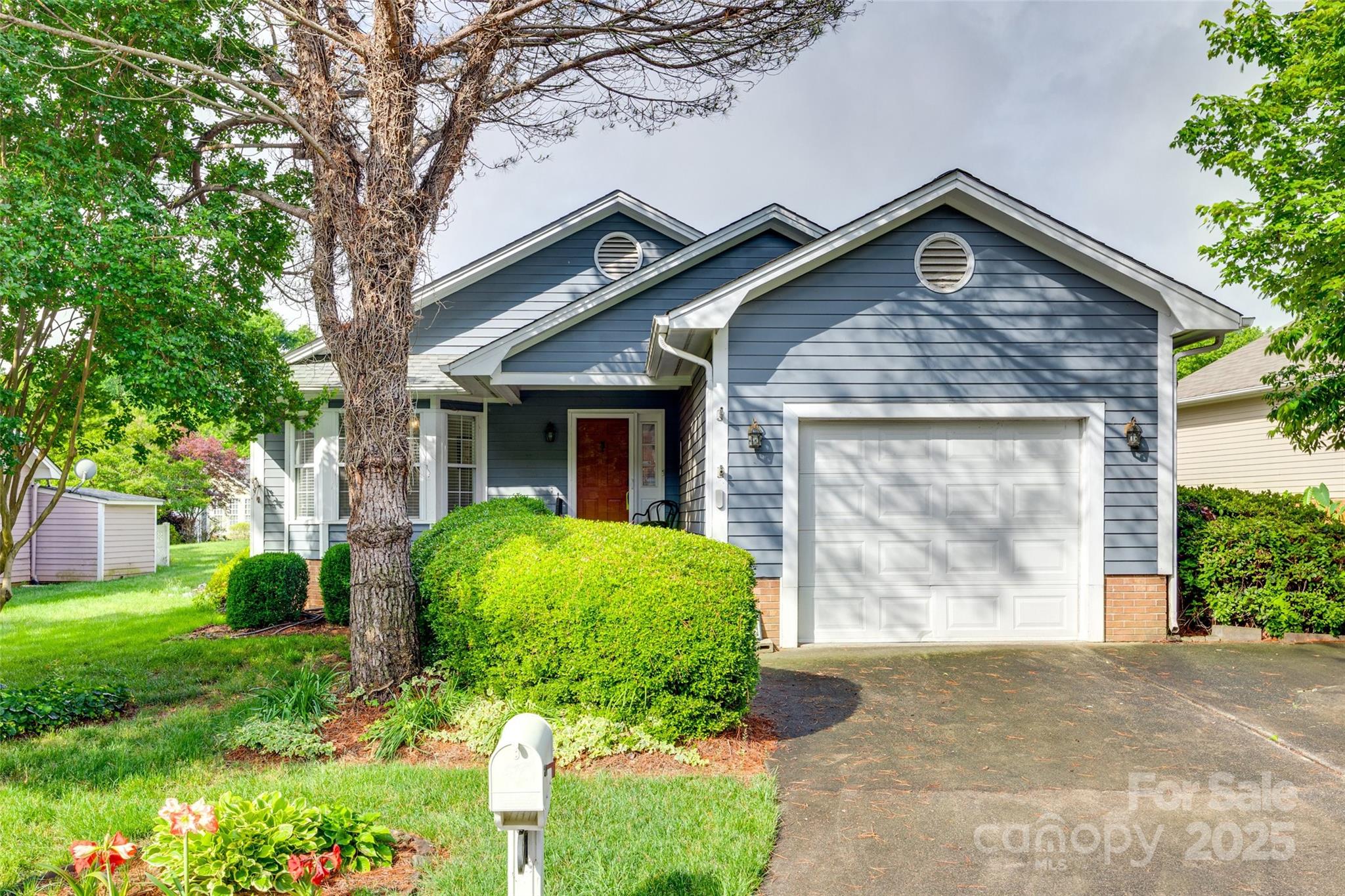 2915 Cherry Blossom Court Property Photo 1