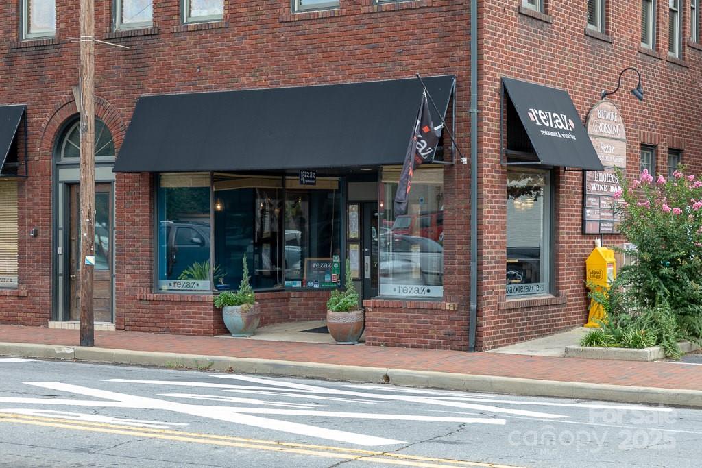 32 Hendersonville Road Property Photo 2