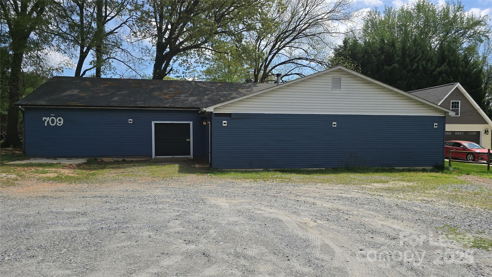 709 S Main Street Property Photo 1