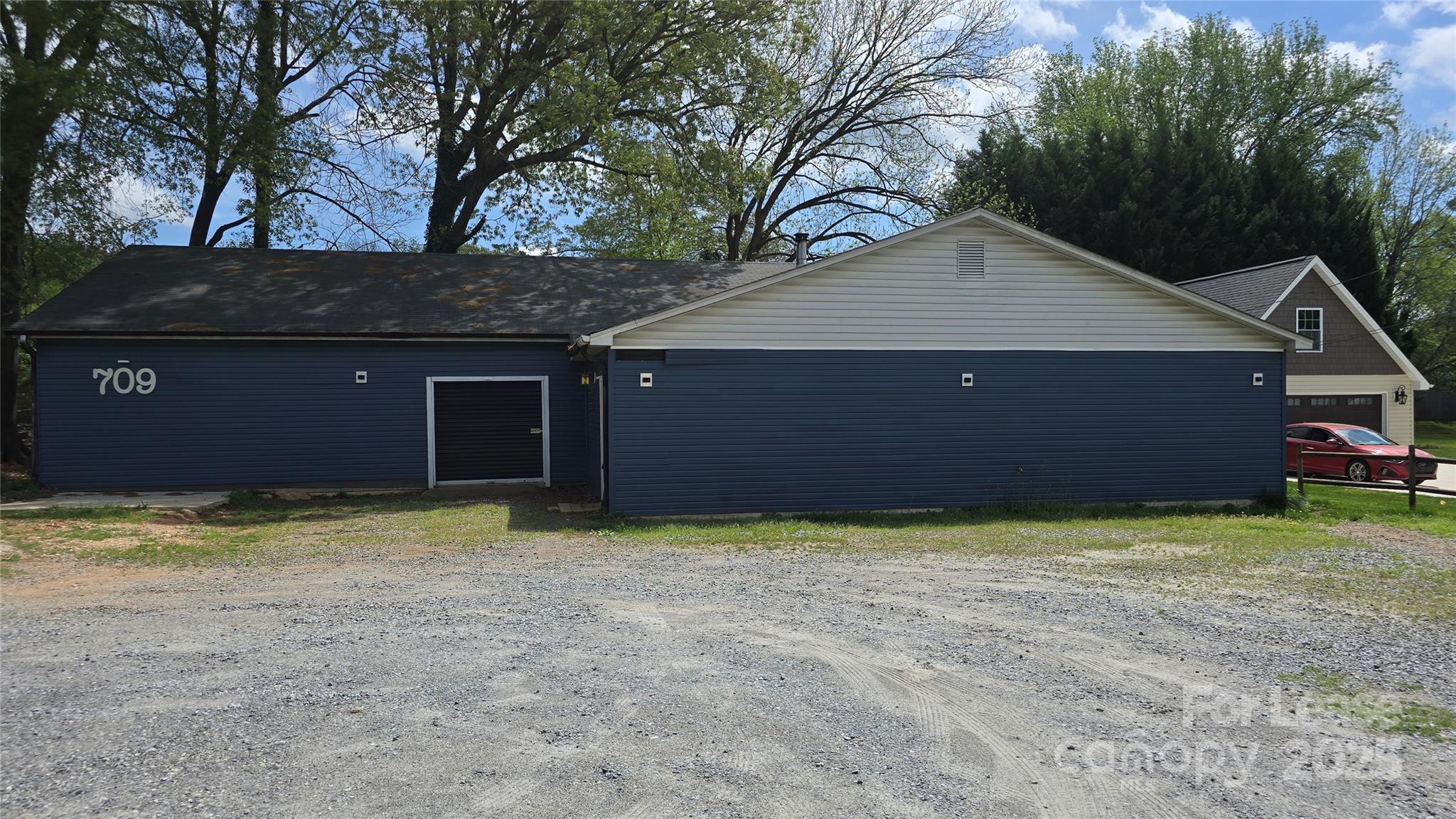709 S Main Street Property Photo 2