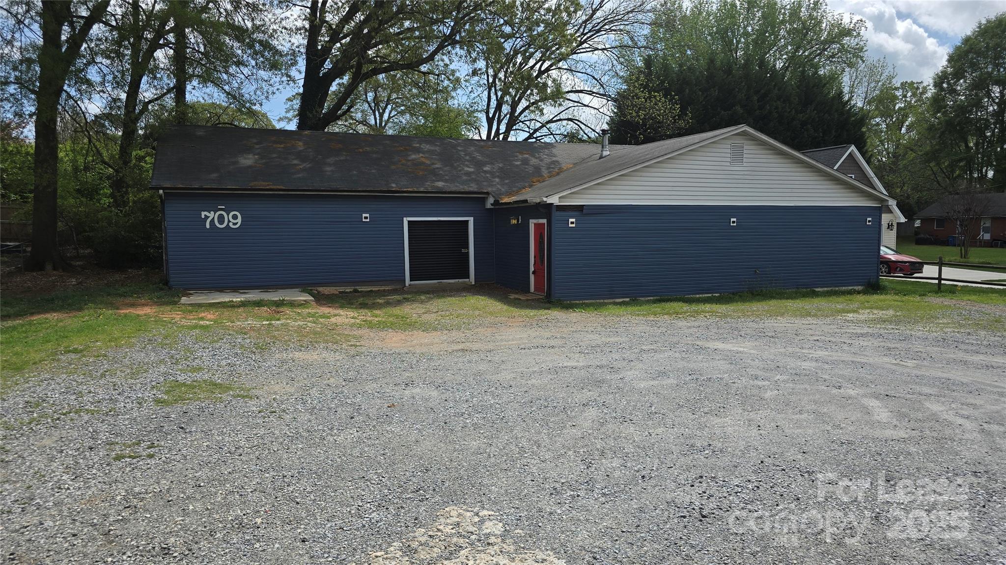 709 S Main Street Property Photo 4