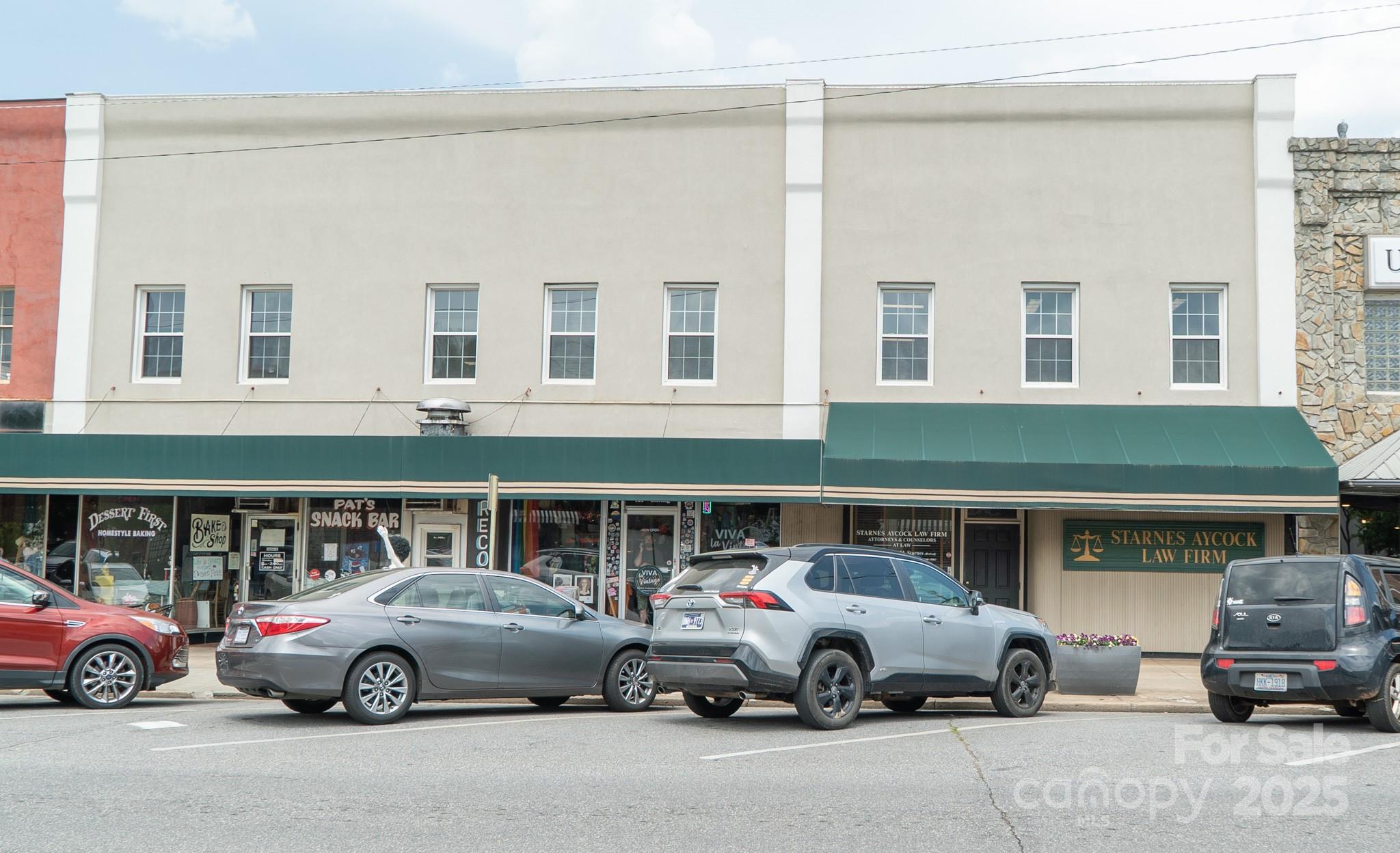 118, 120, 124 N Sterling Street Property Photo 4