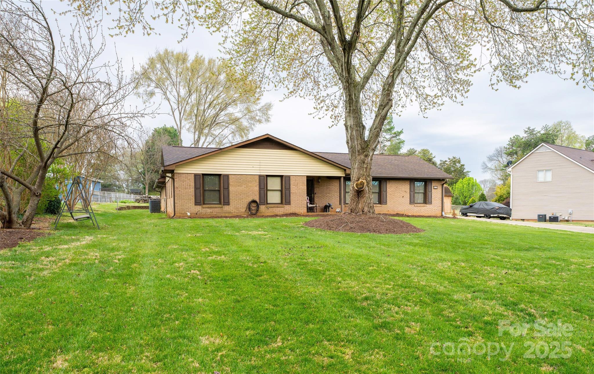 125 Southwood Park Property Photo 2