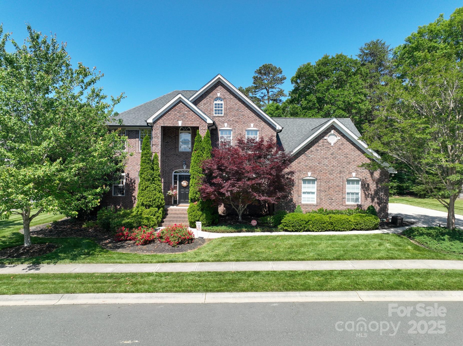 201 Vanderbilt Boulevard Property Photo