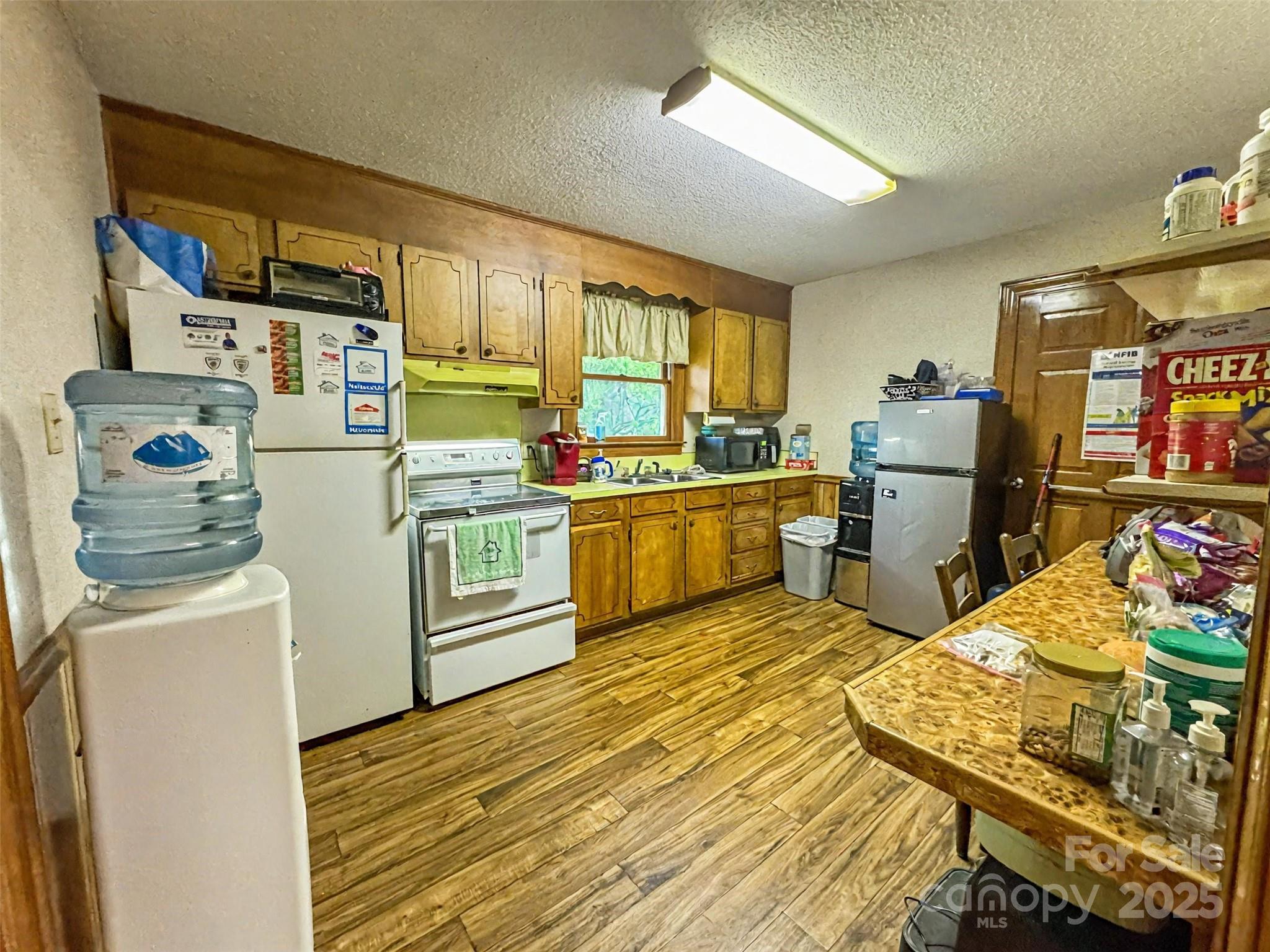 413 W Trade Street Property Photo 9