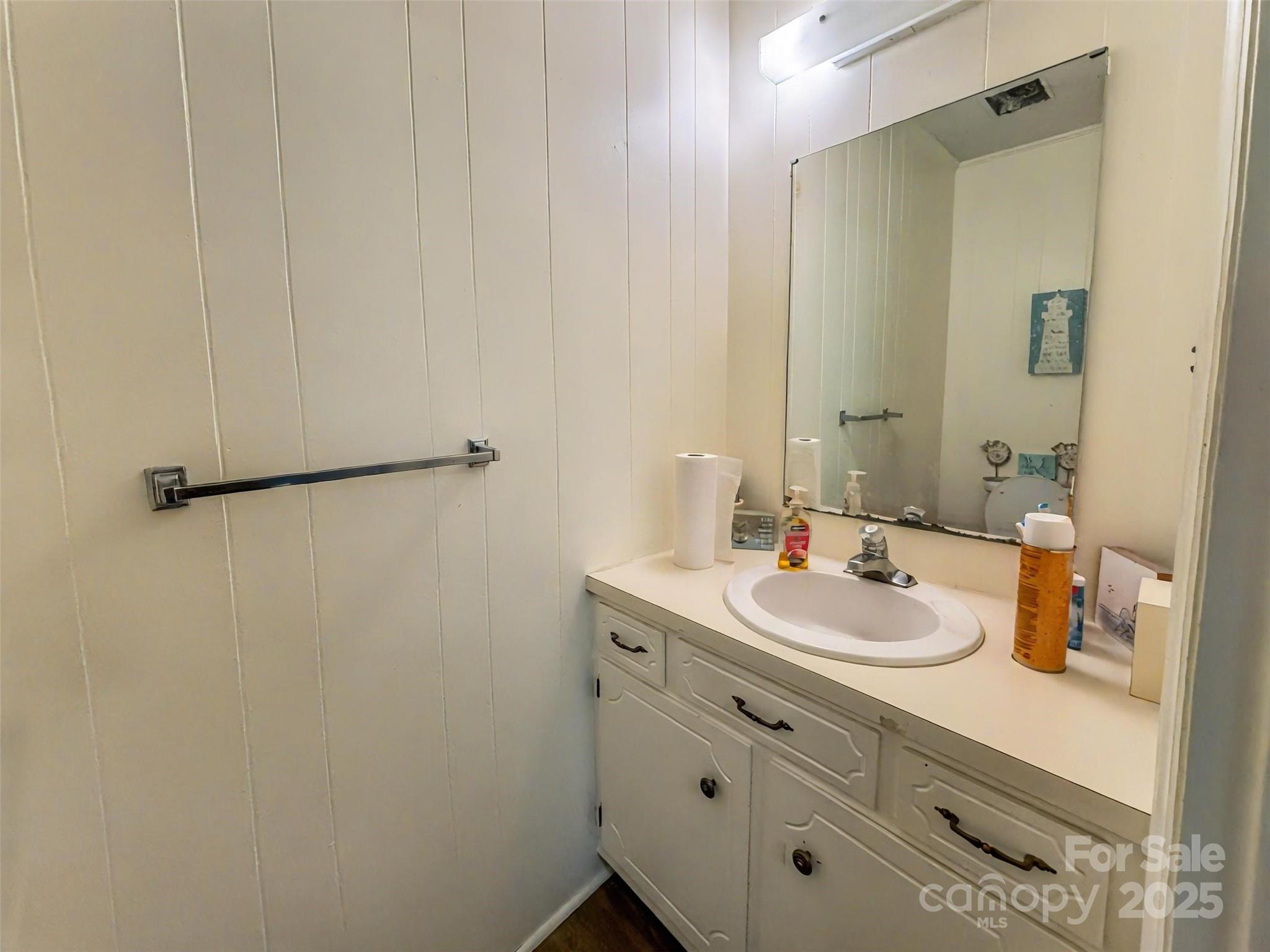 413 W Trade Street Property Photo 13