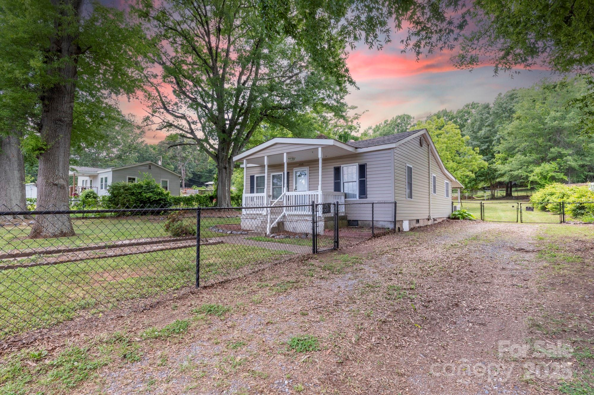 205 Stowe Acres Road Property Photo 2