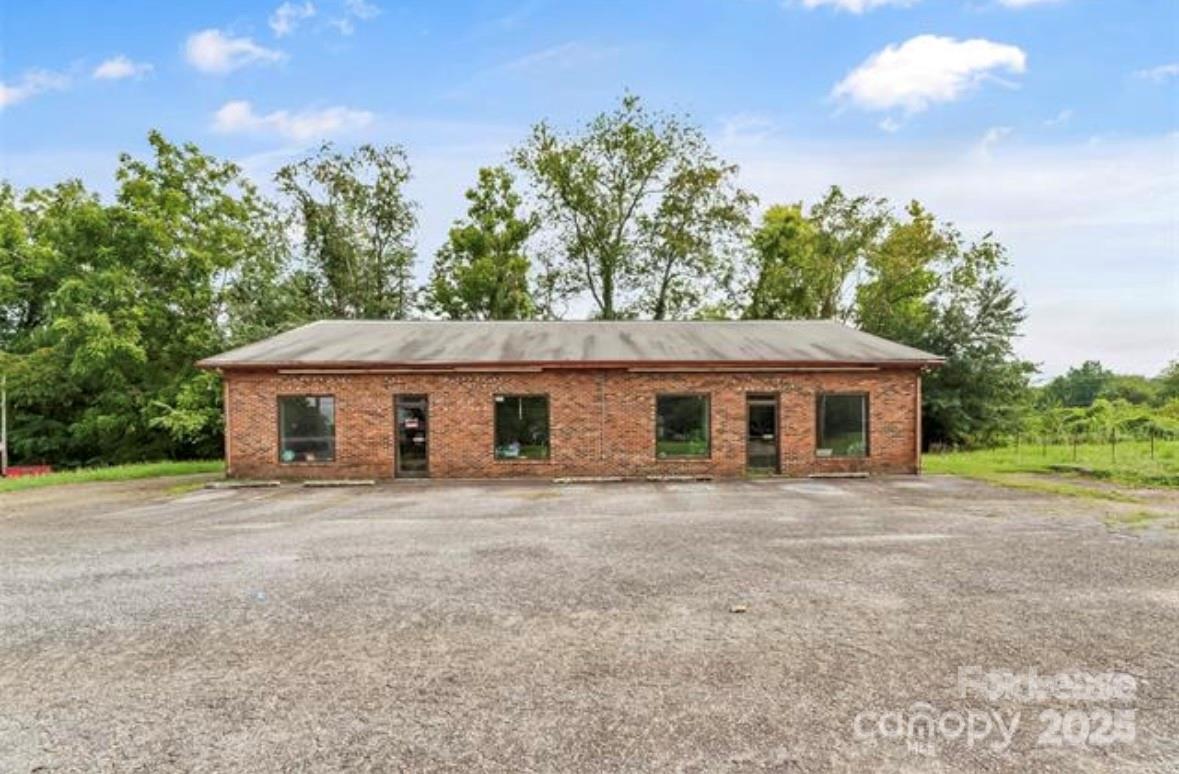 211 Carbon City Road Property Photo 2