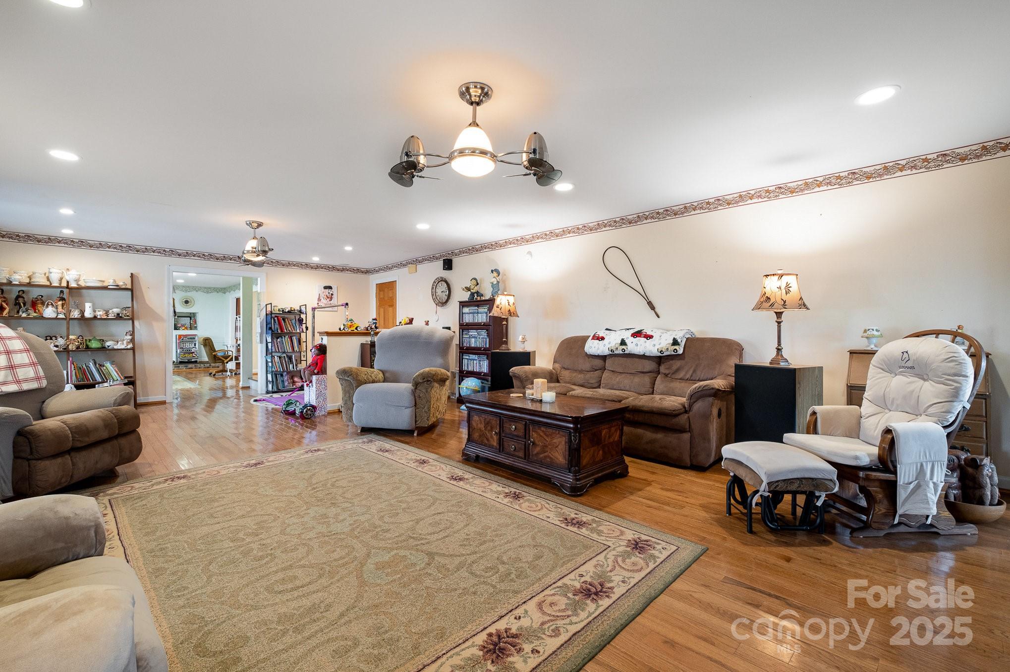 907 Sikes Mill Road Property Photo 5