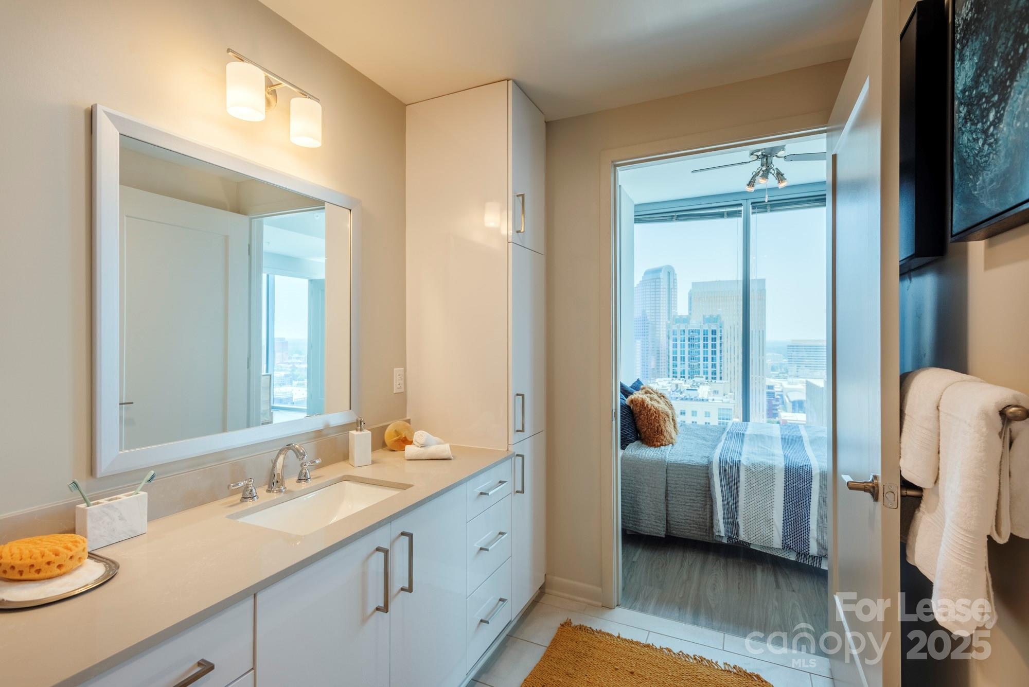 401 S Graham Street 1b Property Photo 18