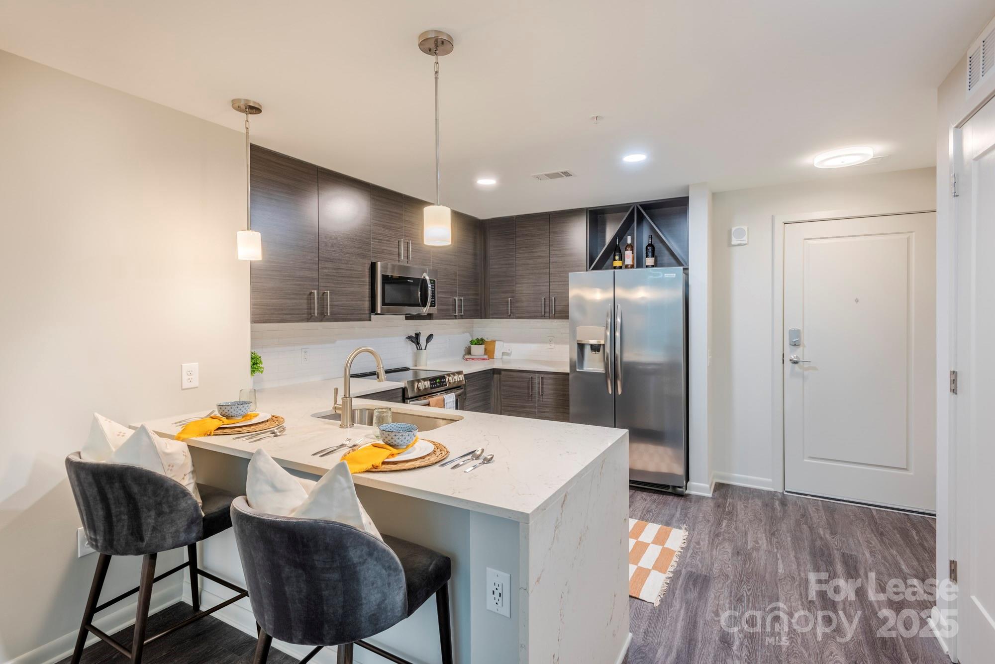 401 S Graham Street 1b Property Photo 24