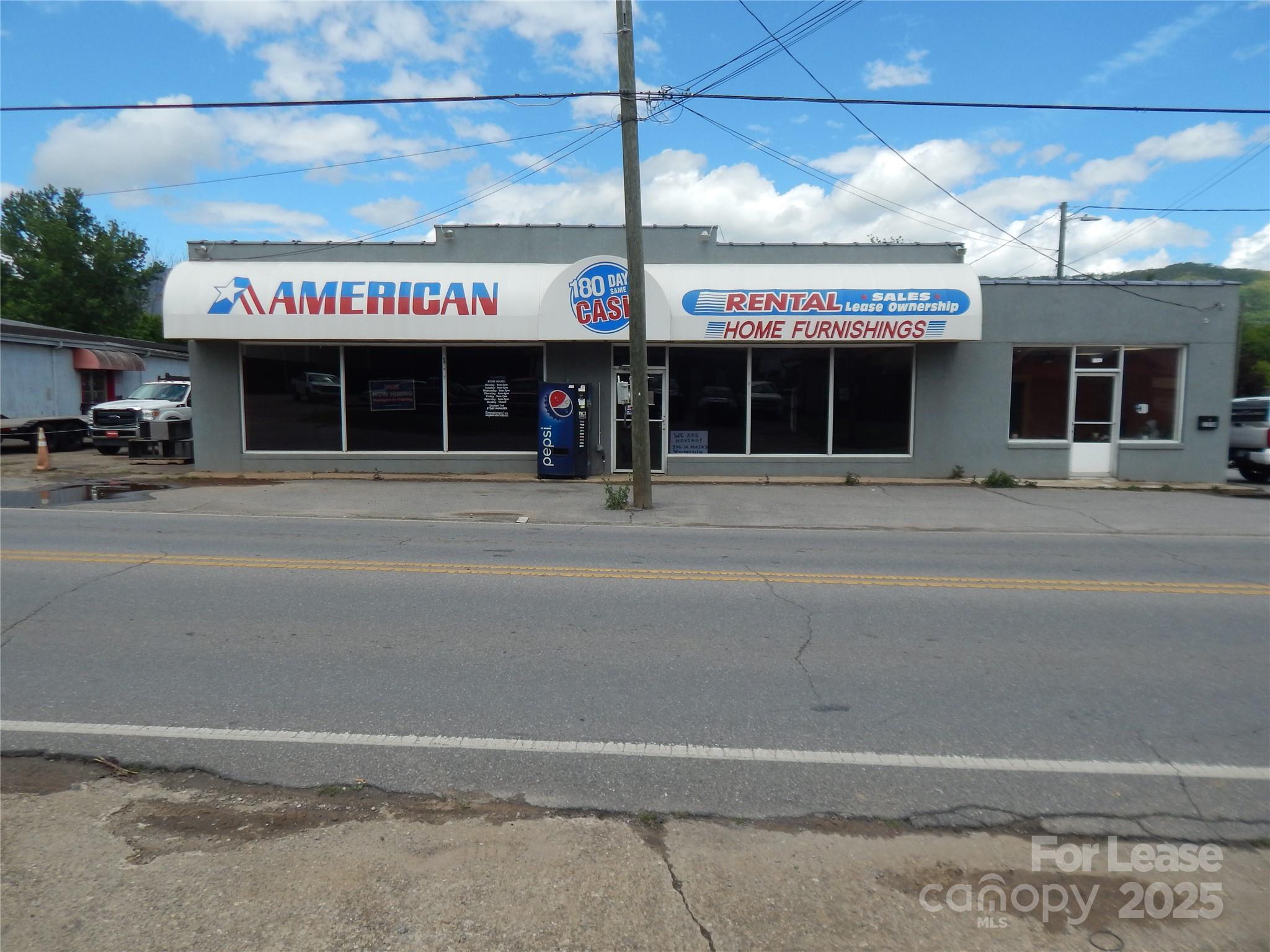 1562 S Main Street Property Photo 1