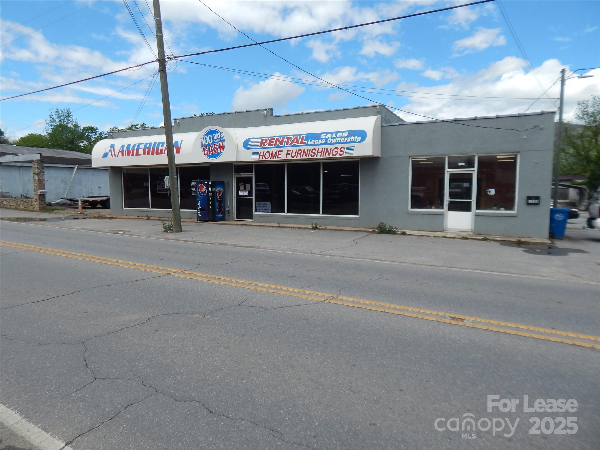 1562 S Main Street Property Photo 3