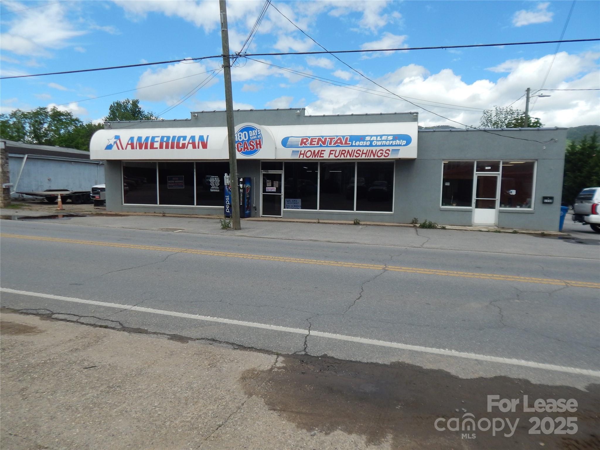 1562 S Main Street Property Photo 6