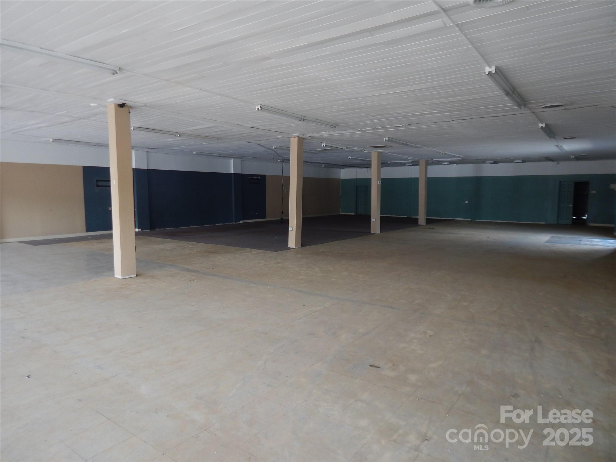1562 S Main Street Property Photo 11