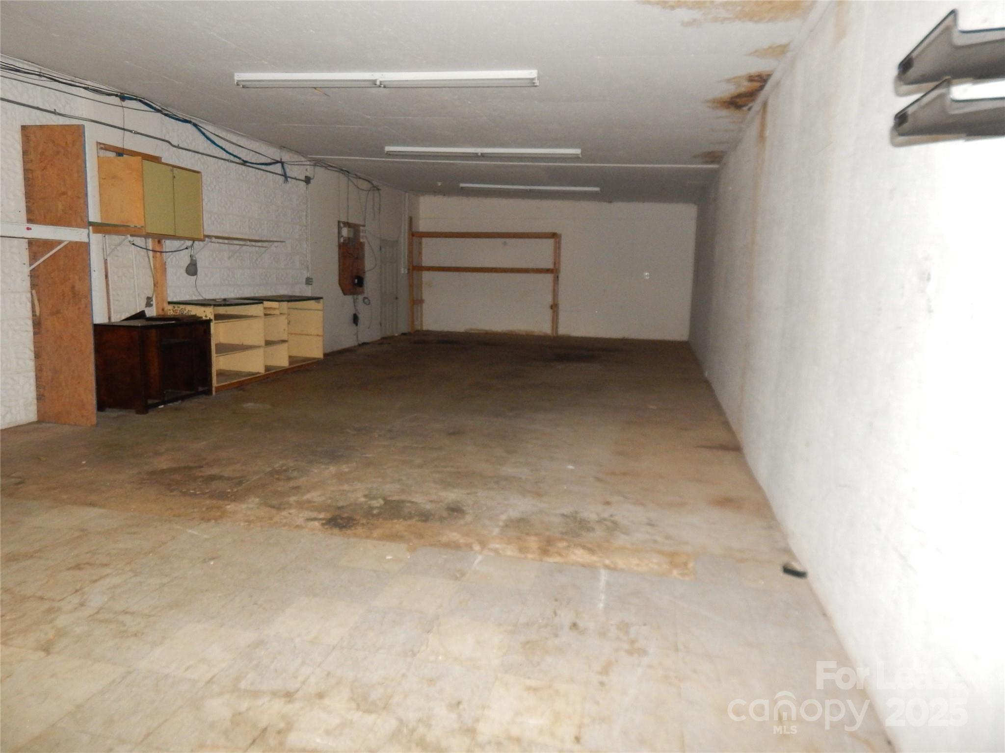 1562 S Main Street Property Photo 15