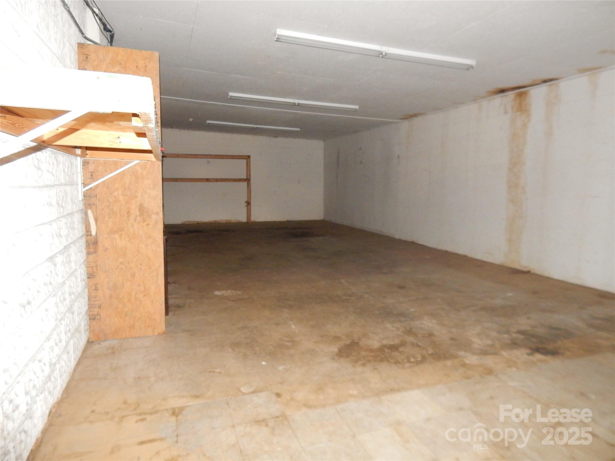 1562 S Main Street Property Photo 16