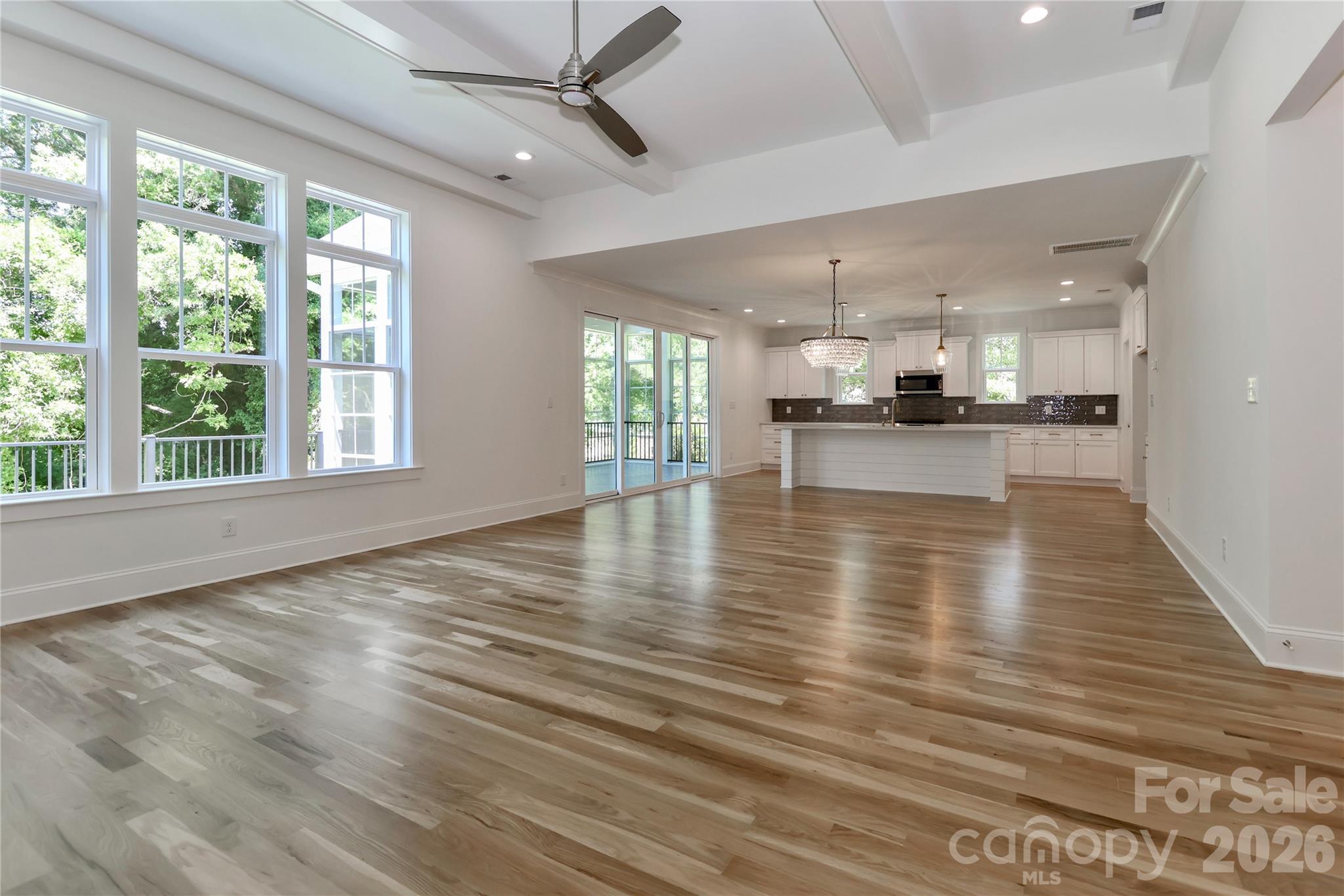 1061 The Glen Street Property Photo 4
