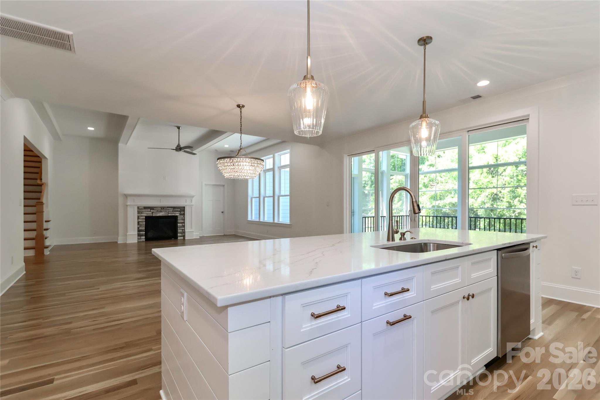 1061 The Glen Street Property Photo 7