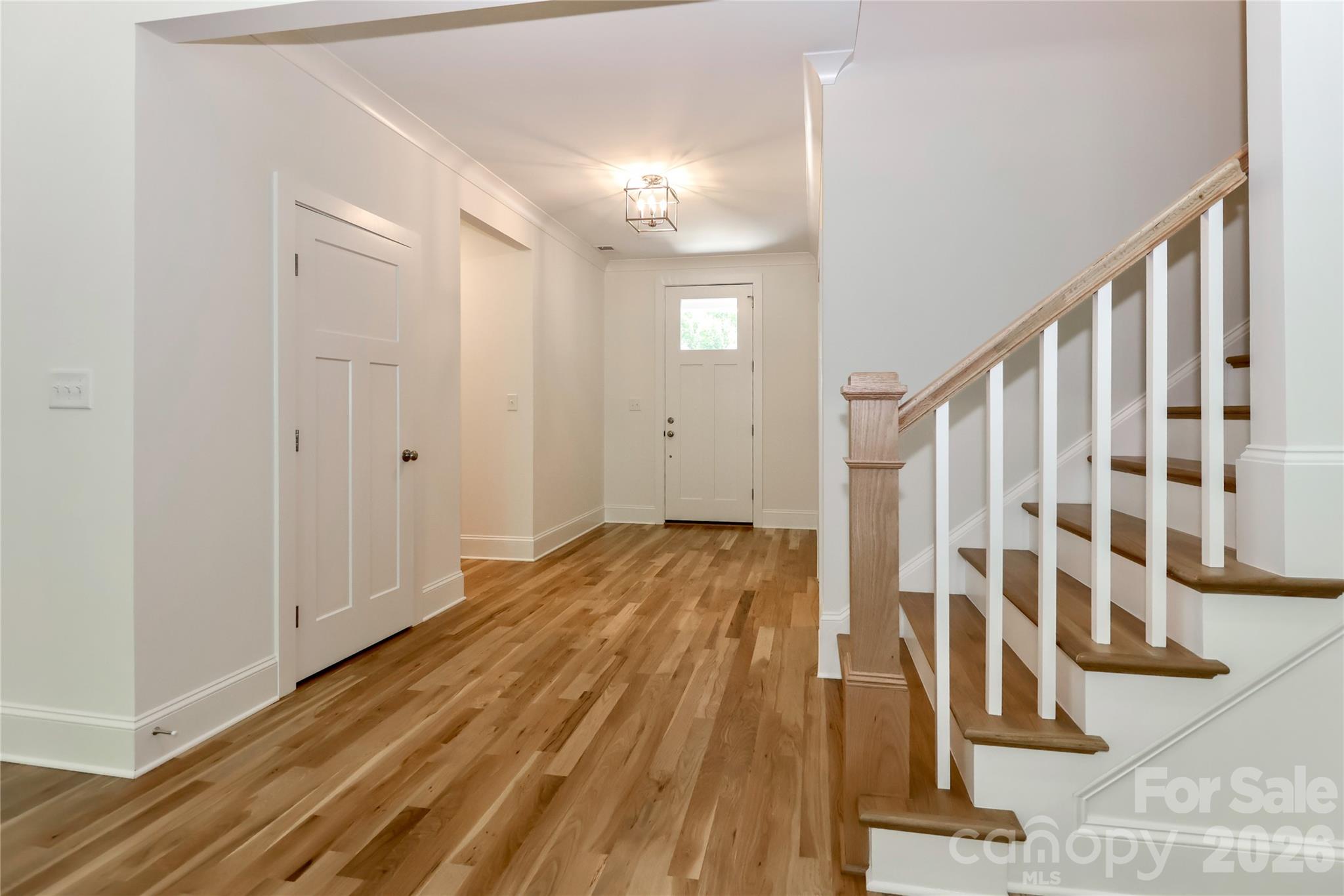 1061 The Glen Street Property Photo 8