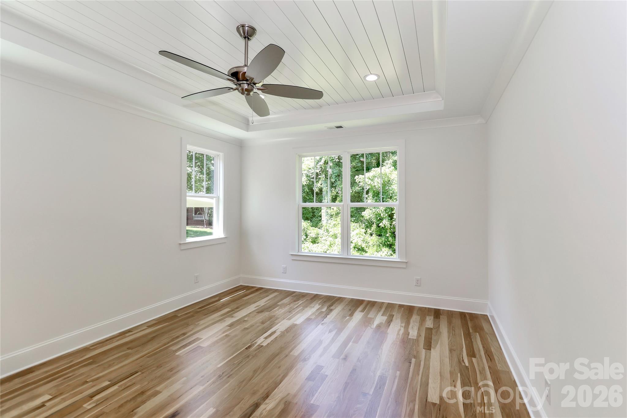 1061 The Glen Street Property Photo 11