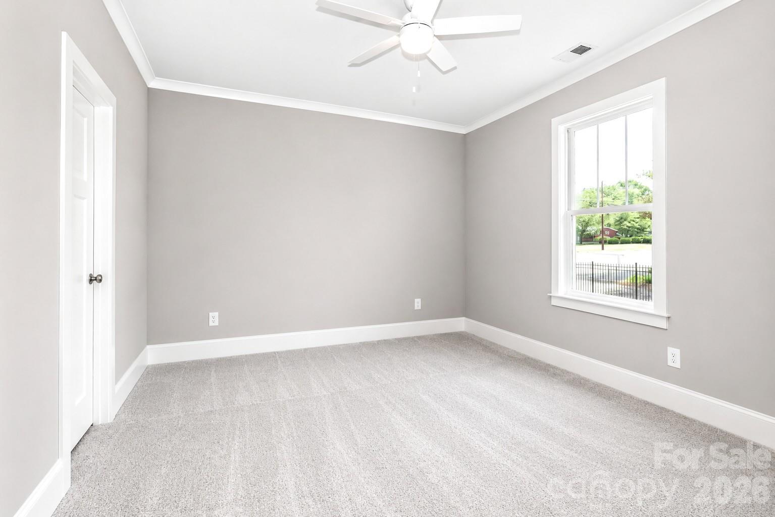 1061 The Glen Street Property Photo 21