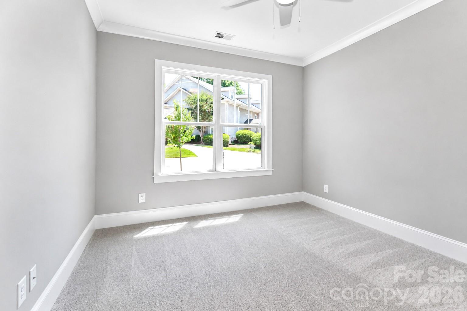 1061 The Glen Street Property Photo 23