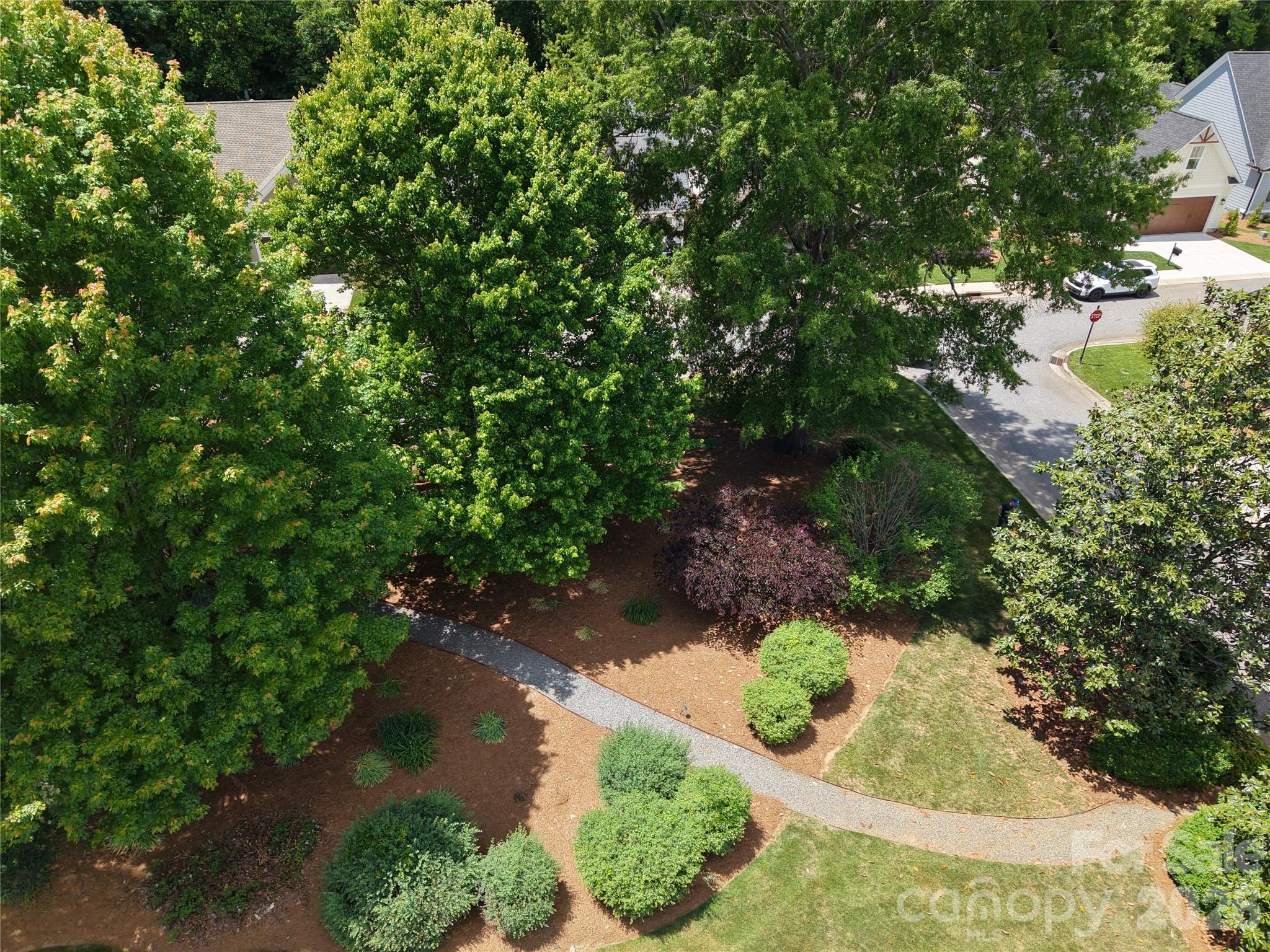 1061 The Glen Street Property Photo 46