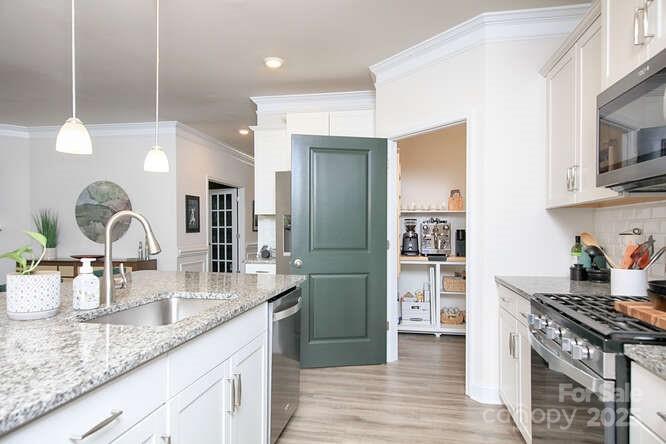 4245 Millstream Road Property Photo 8