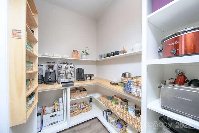 4245 Millstream Road Property Photo 10