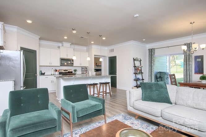 4245 Millstream Road Property Photo 17