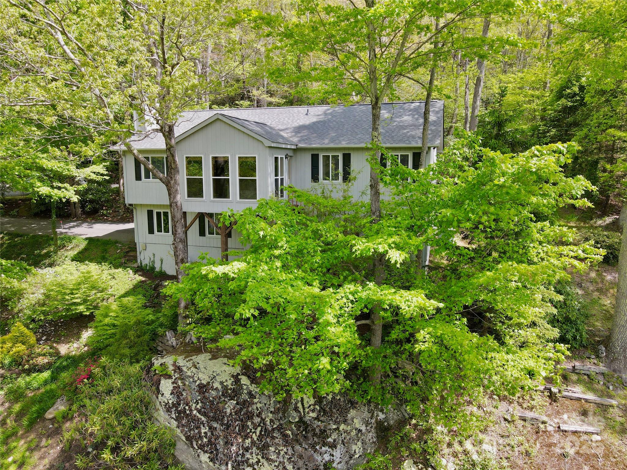 220 Woodwinds Lane Property Photo 1