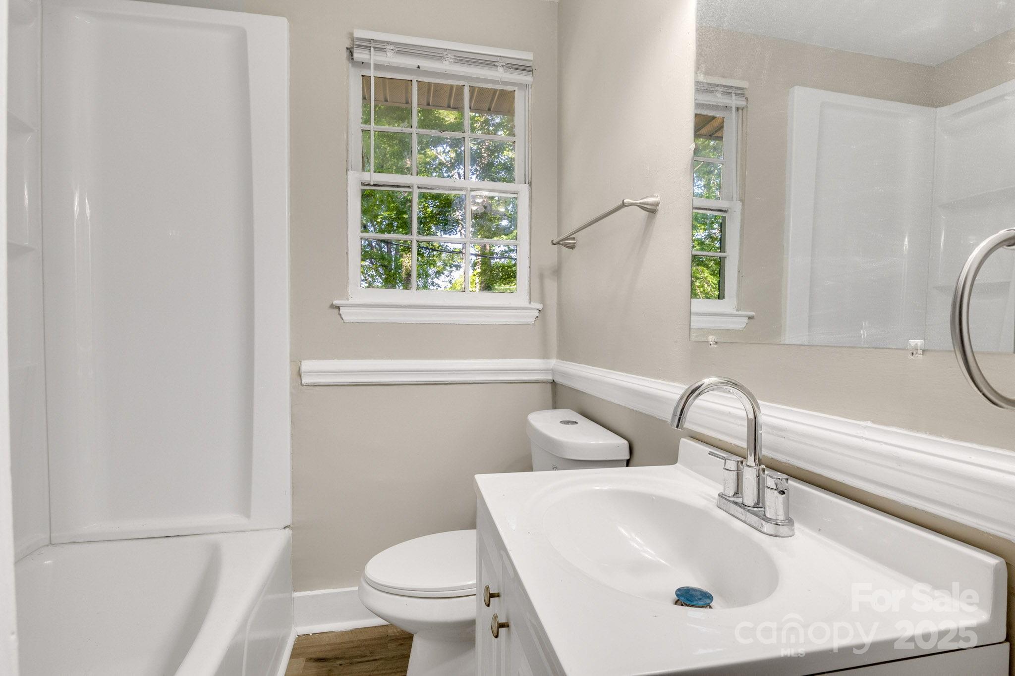 3637 Glenville Avenue Property Photo 11