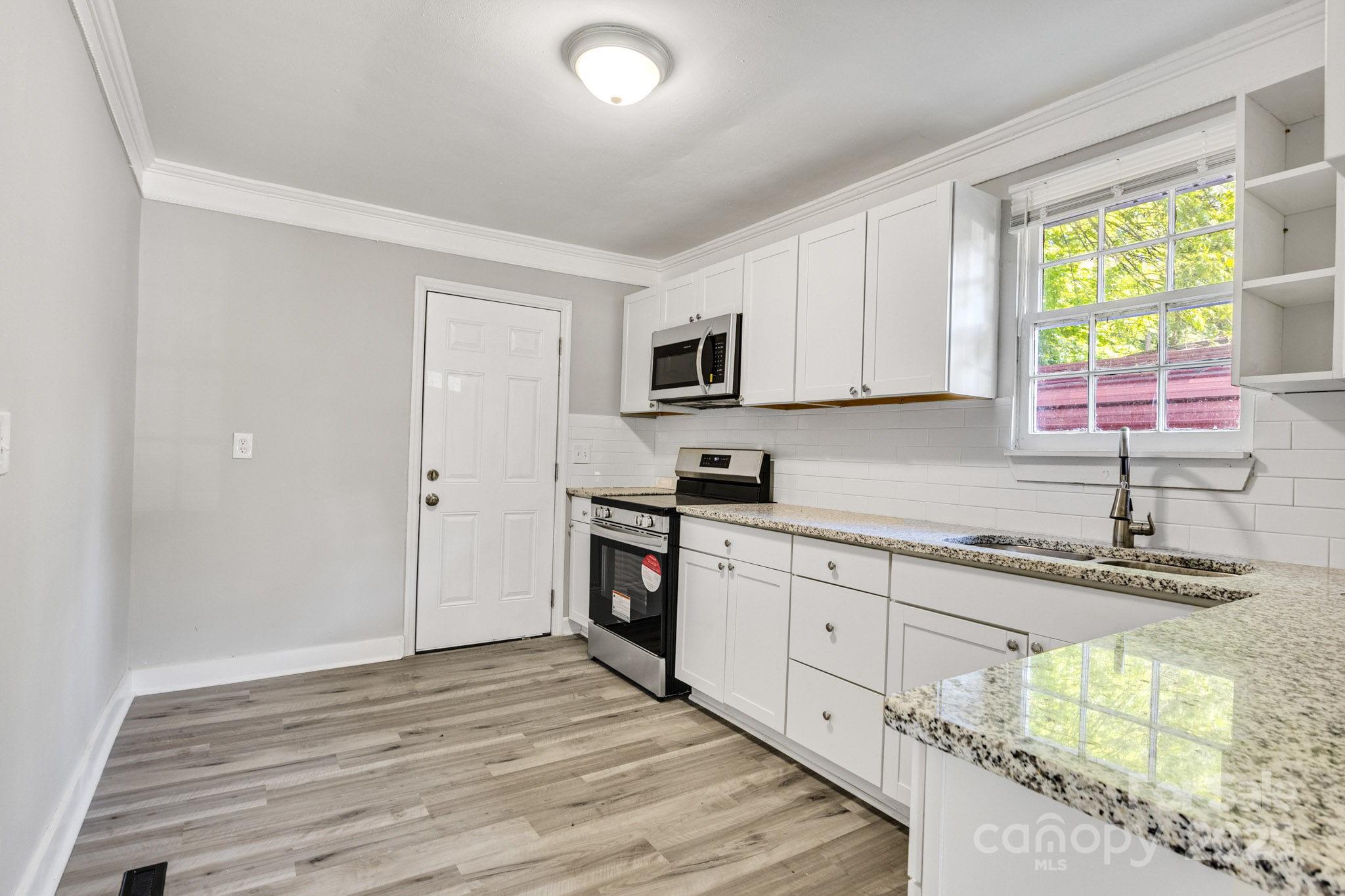 3637 Glenville Avenue Property Photo 13