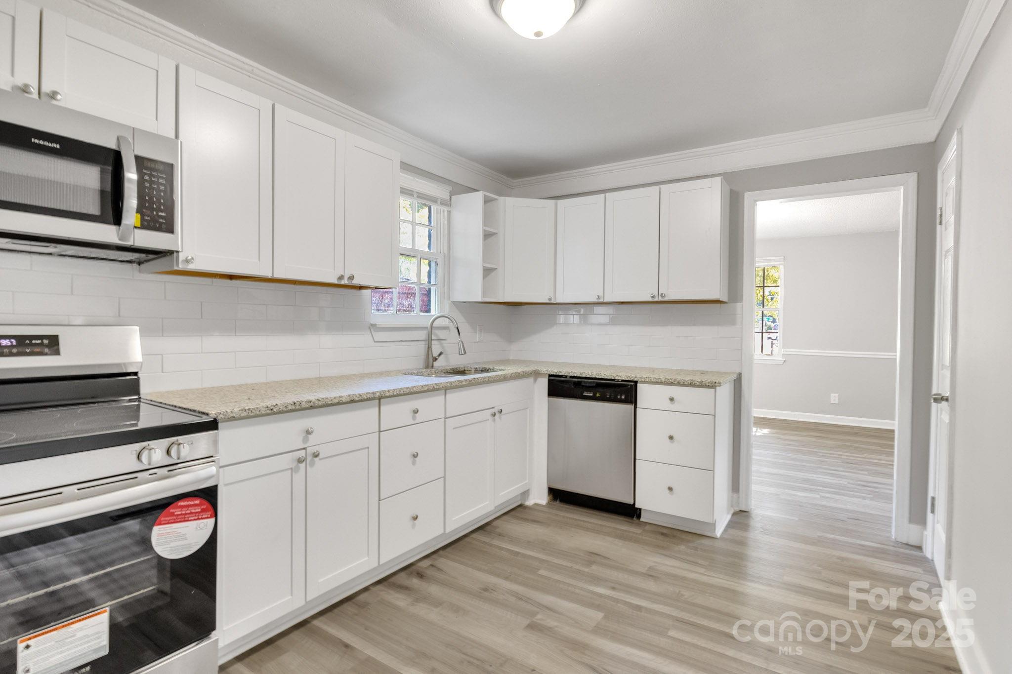 3637 Glenville Avenue Property Photo 14