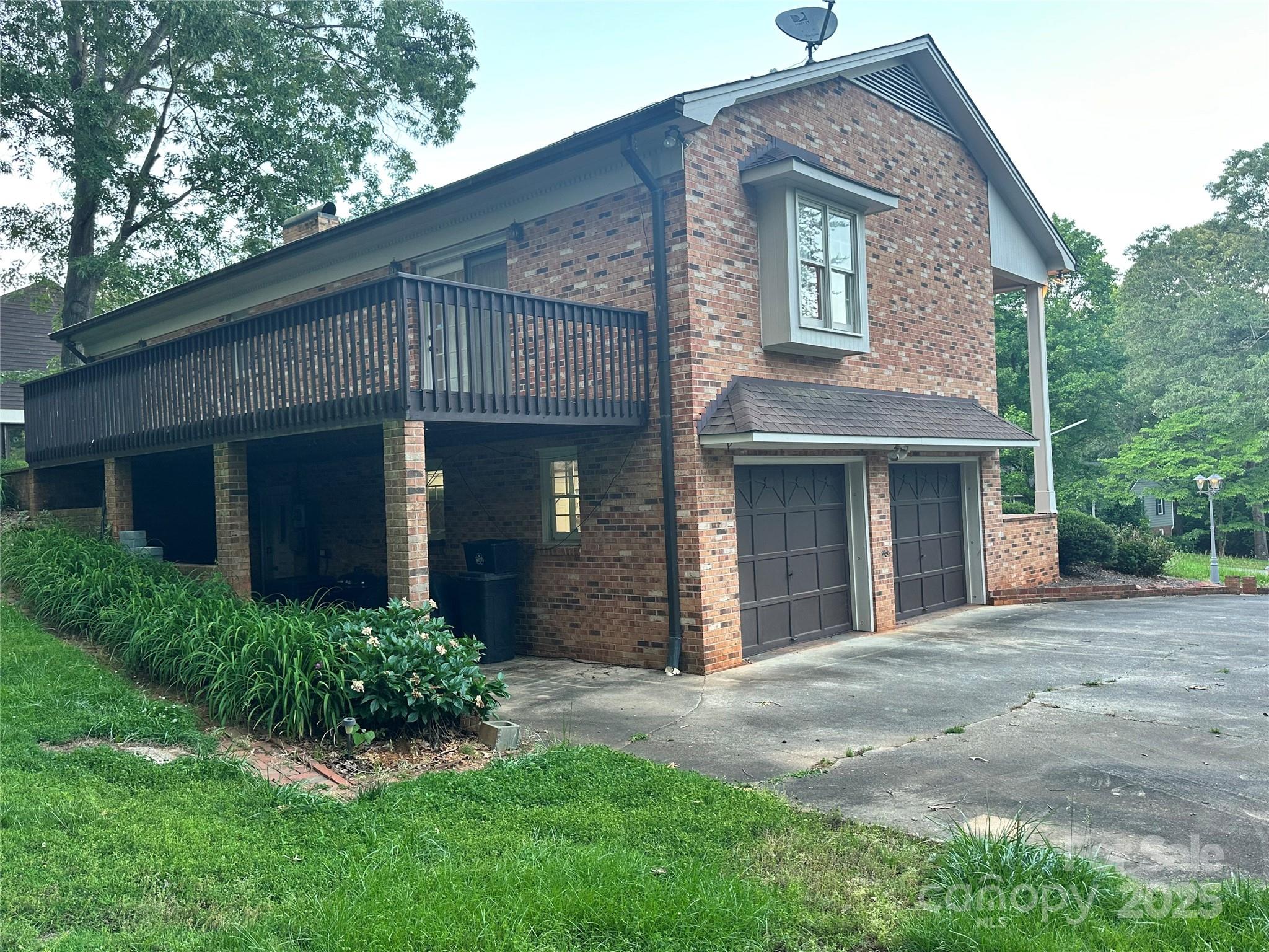 5495 Valley Run Street Property Photo 3