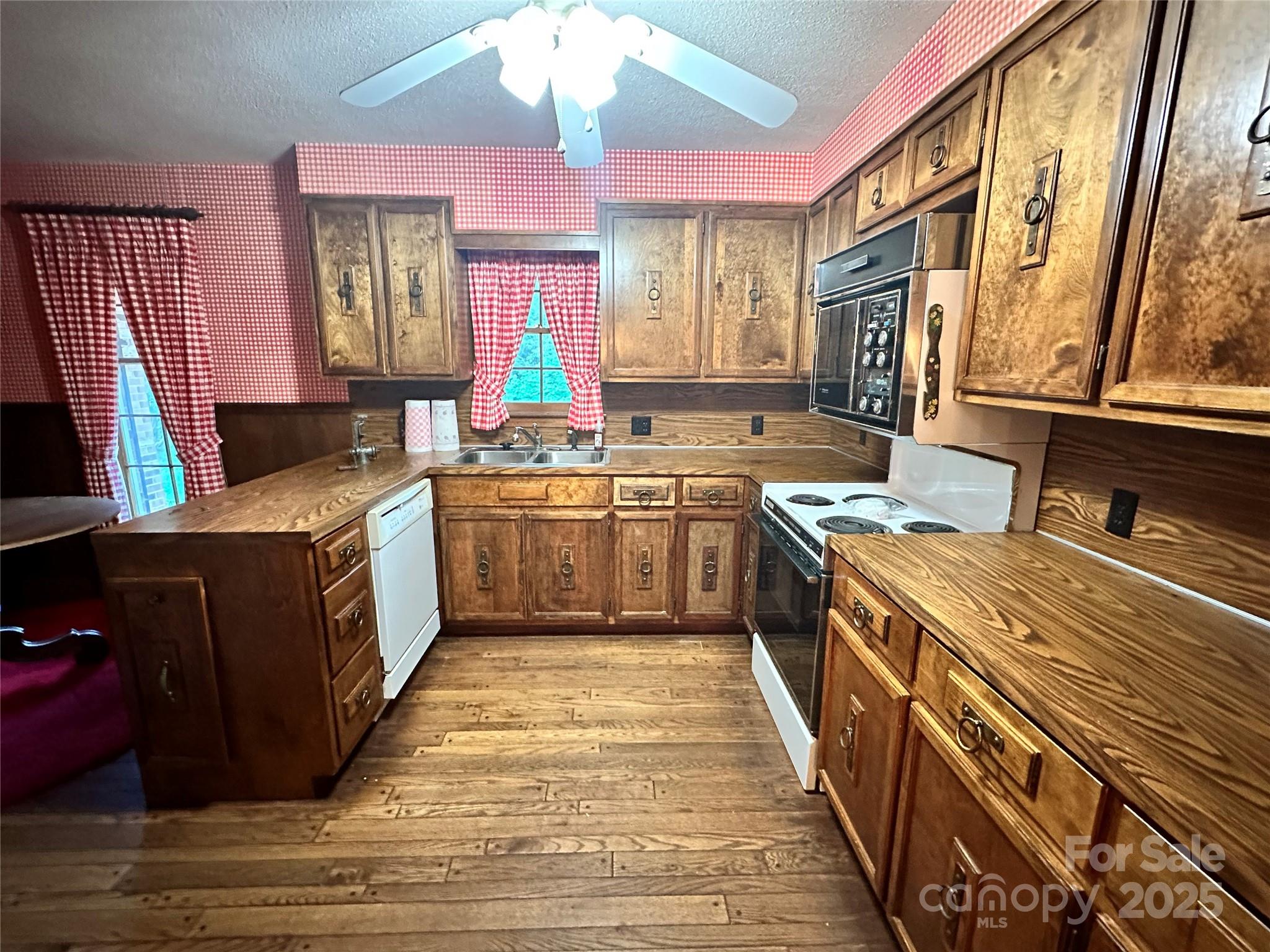 5495 Valley Run Street Property Photo 7