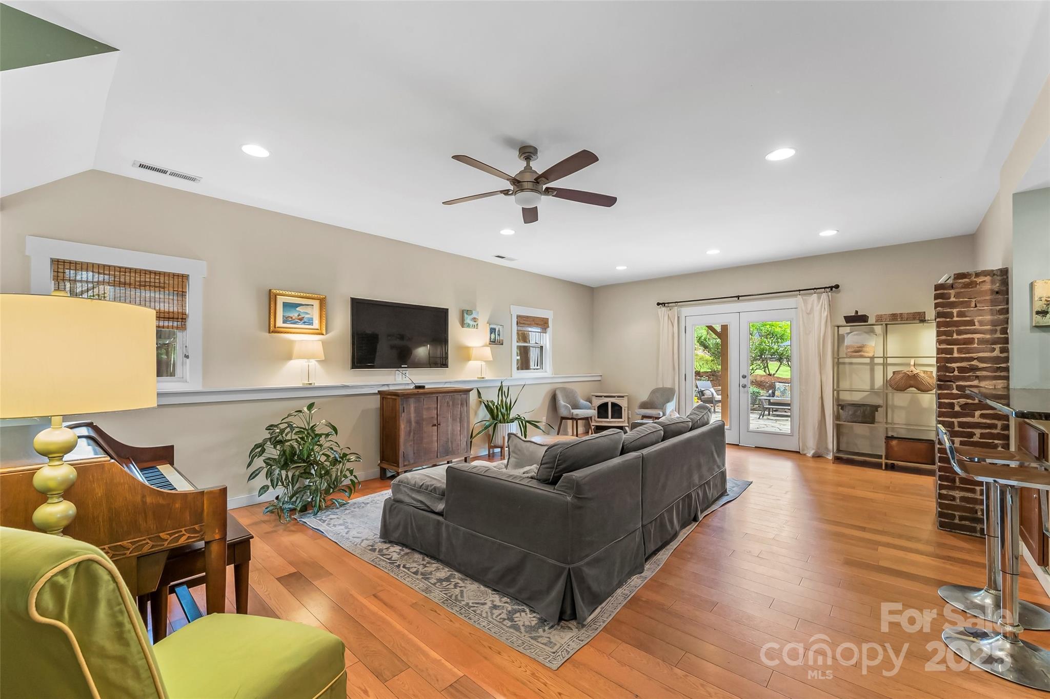 15 Forsythe Street Property Photo 6