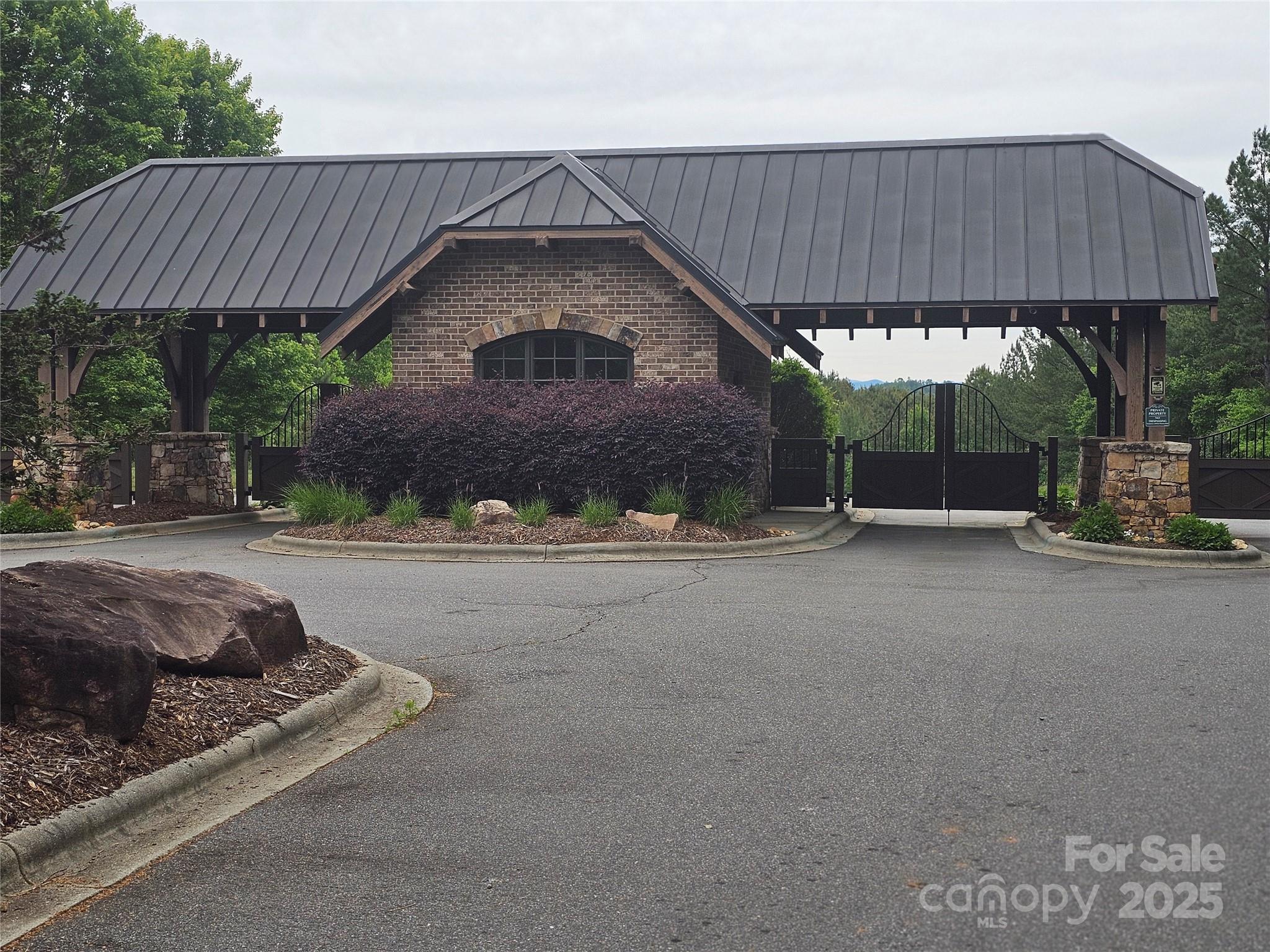 175 Edgewater Point Property Photo 5