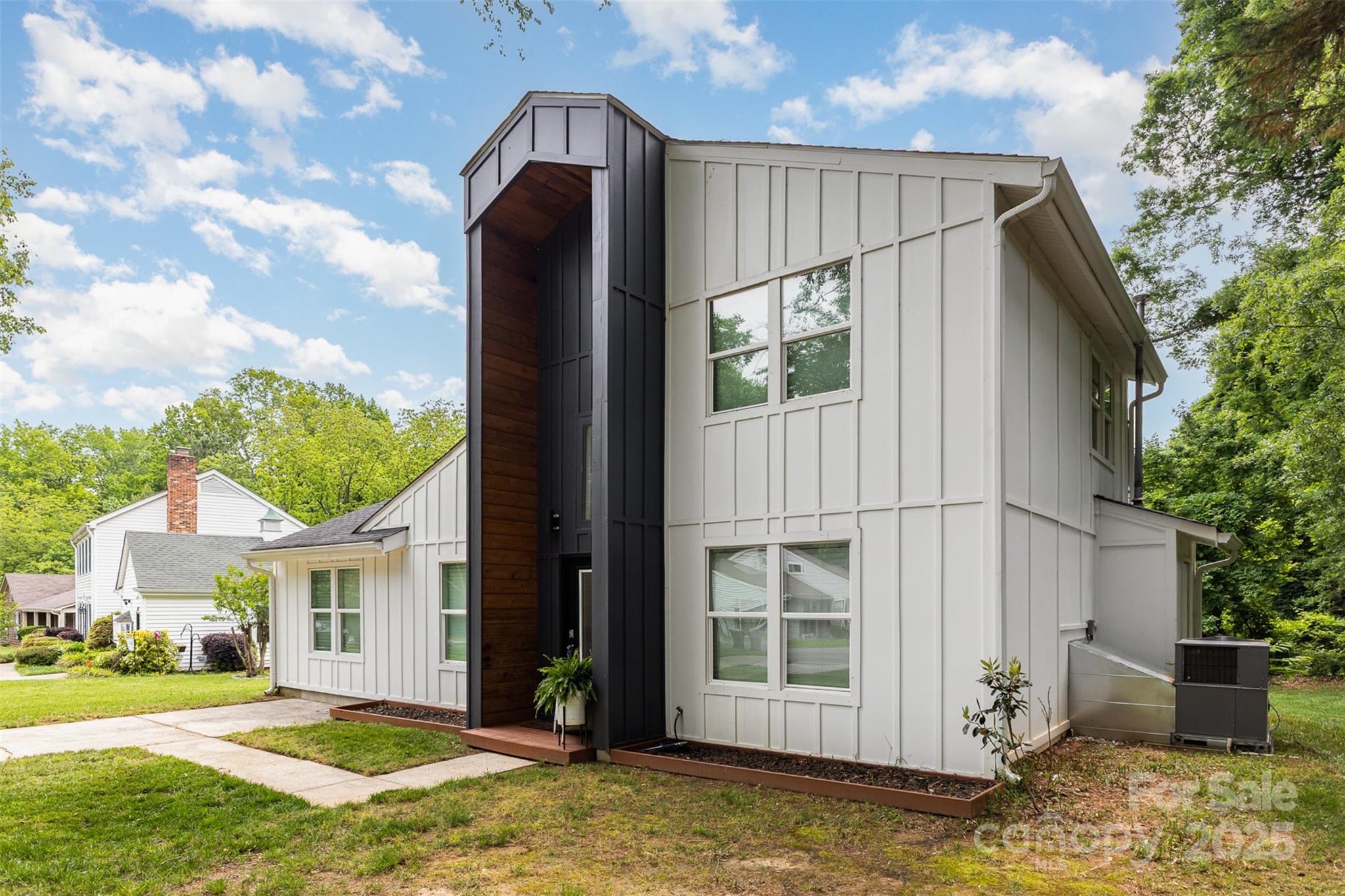 6824 Cortez Trail Property Photo 2