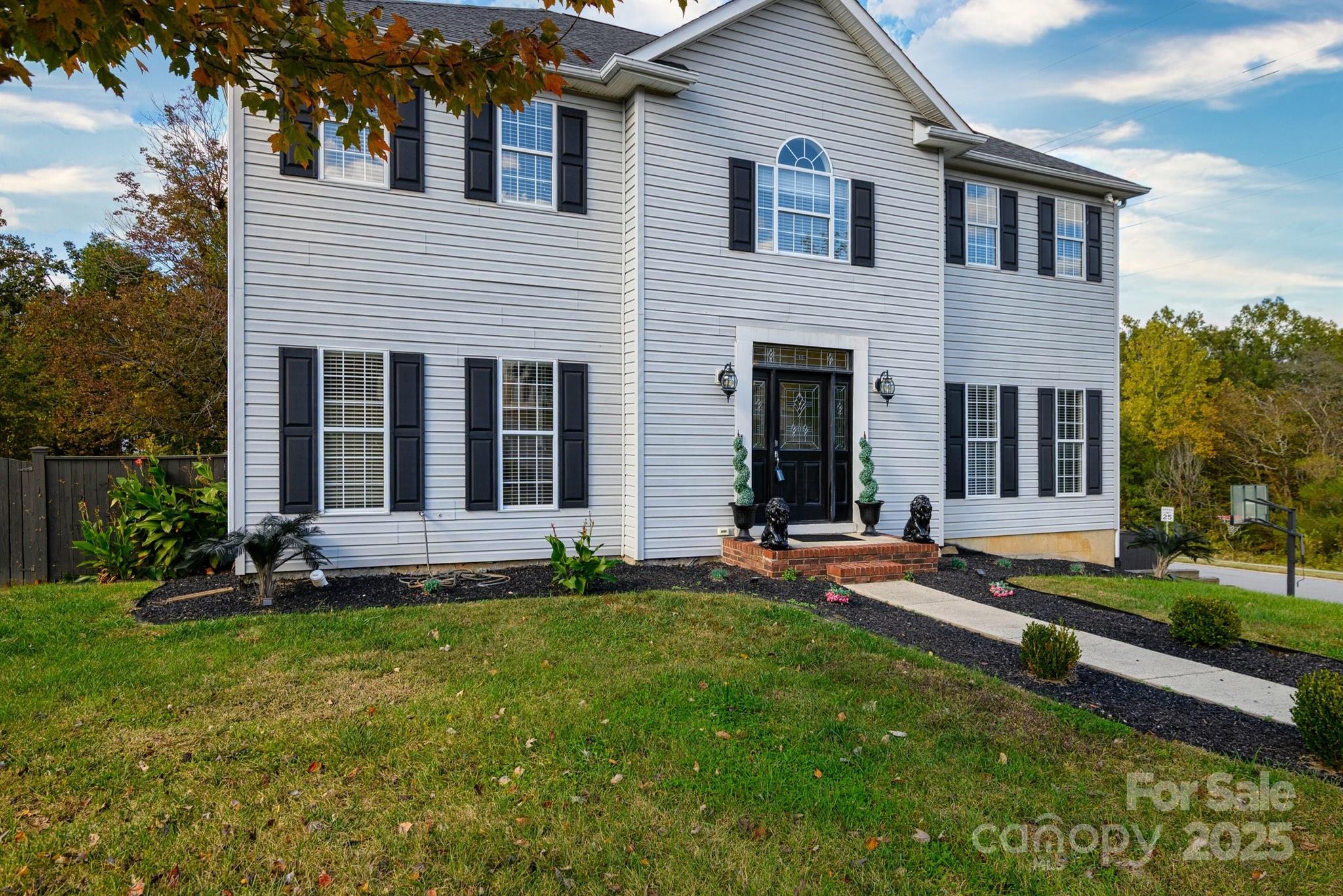 12304 Sandringham Place Property Photo 2