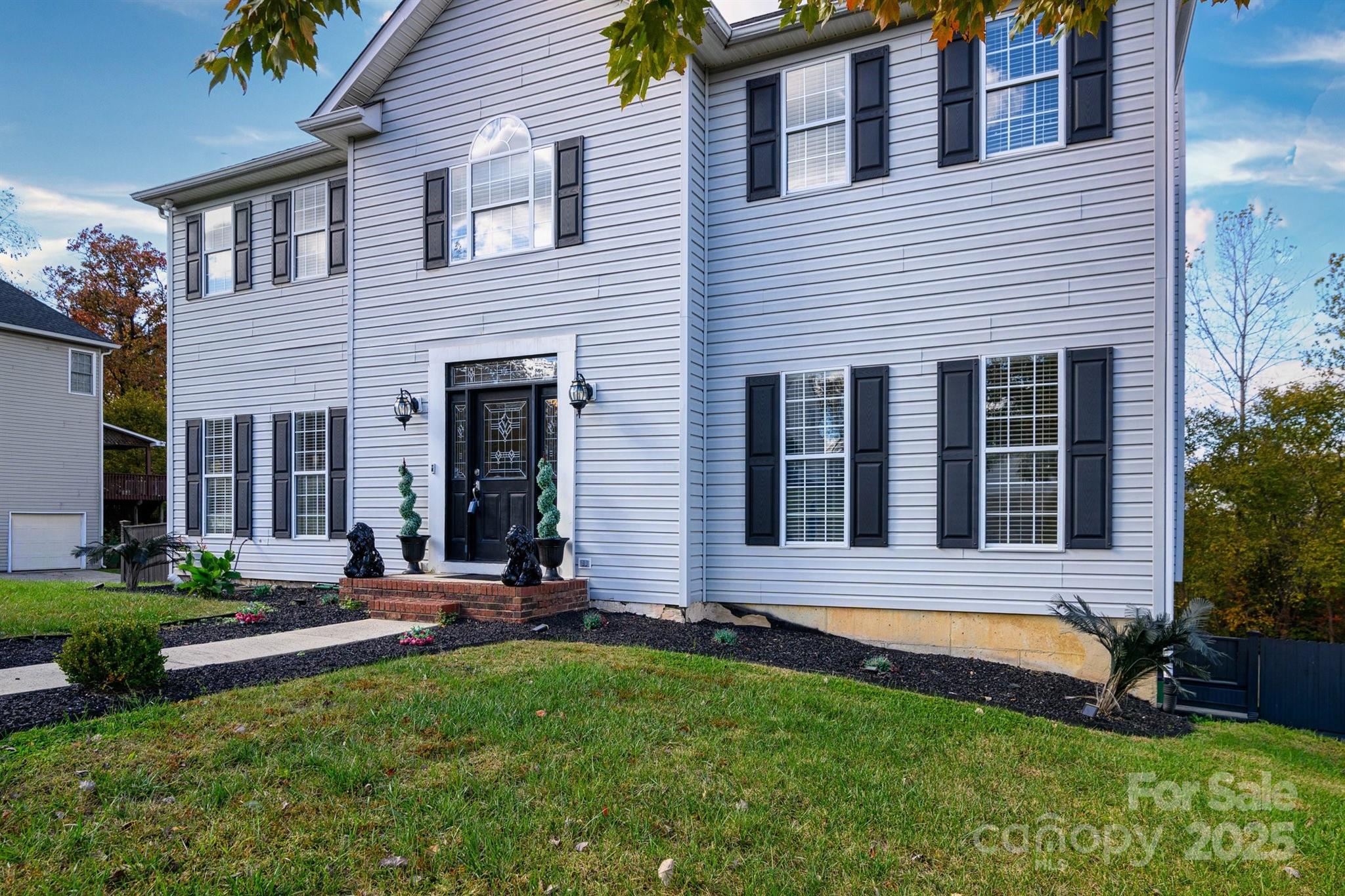 12304 Sandringham Place Property Photo 3