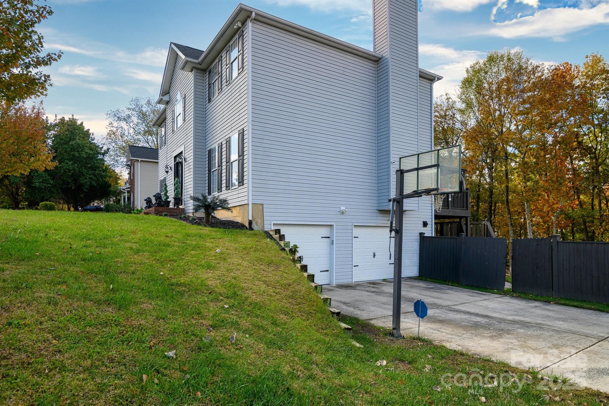 12304 Sandringham Place Property Photo 9