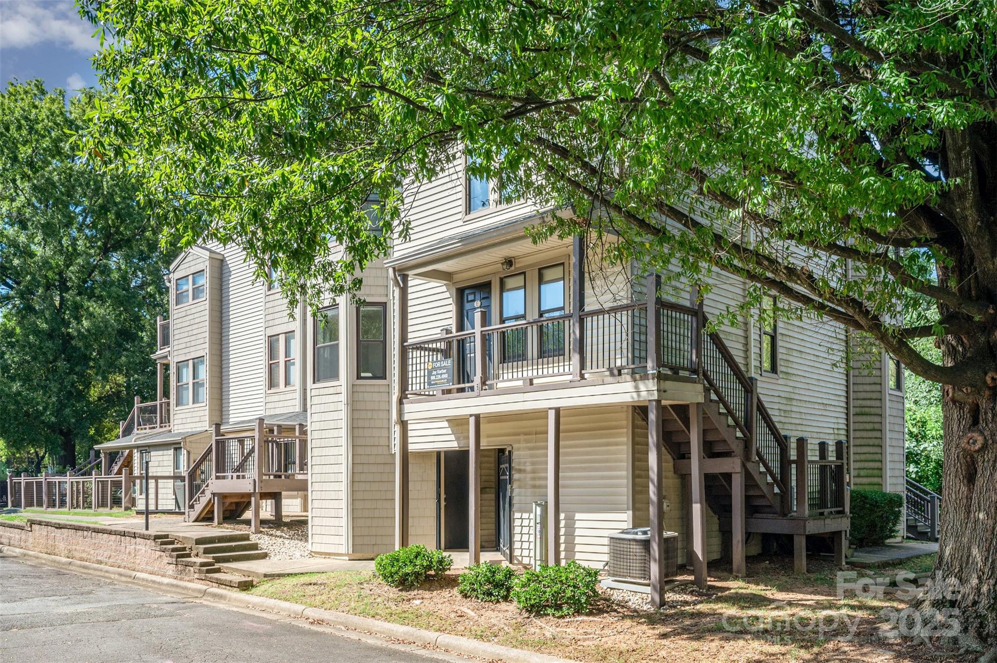 216 S Clarkson Street E Property Photo 2