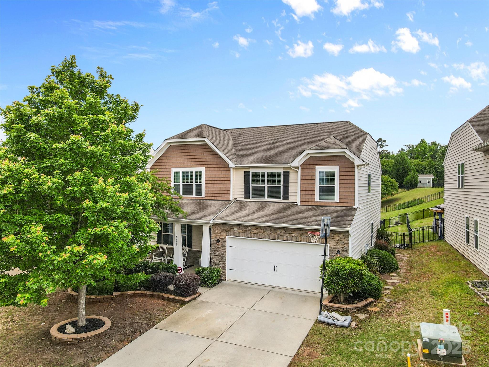 2042 Newport Drive Property Photo 1