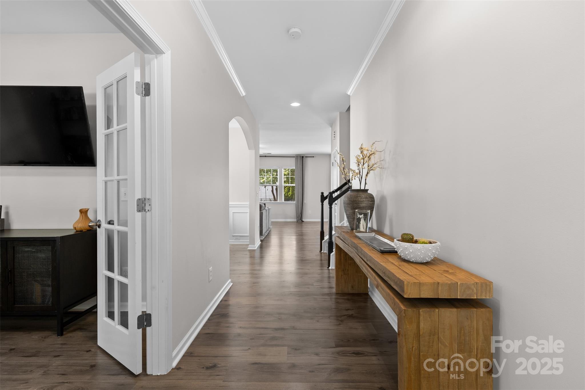 2042 Newport Drive Property Photo 2